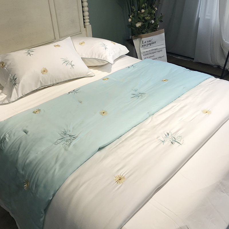 Silk Sliding Naked Sleeping Little Daisy Double Face Silk Summer Quilted By Air Conditioning By Thin Quilt Ice Silk Summer Cool By Four Sets Of Machine Washable