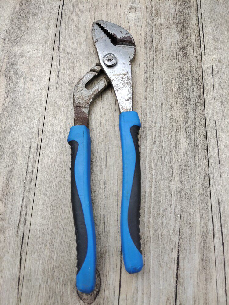 The water pump pliers are 10 inches