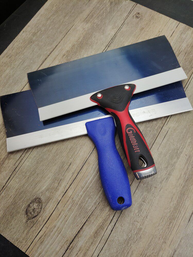 The multifunctional shovel knife can be knocked with a shovel blade