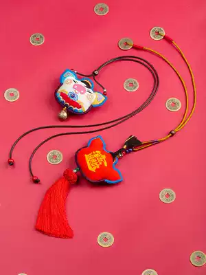 Wang's hand creation pig original hand embroidered car pendant necklace high-end fashion creative sweater refining