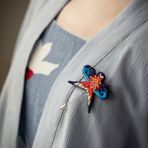 Wangs hand creation Cao Xueqin paper kite brooch high-end hand embroidery original kite badge retro personality gift