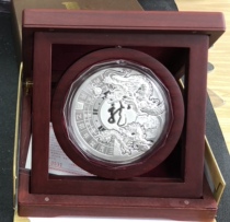 2012 300 grams of dragon year silver seal Shanghai Mint with certificate box Zodiac dragon commemorative medal investment coin