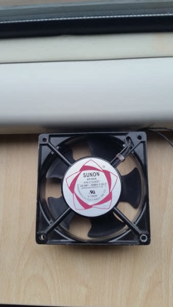 Electric fan exhaust fan machine cooling fan voltage 220v-240V 50 60Hz0 60Hz0 14A10cm * 10cm hole distance