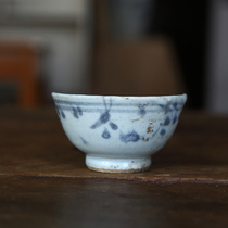 Fragments of a small blue and white cup from the Chongzhen period of the late Ming Dynasty a gold restoration and an old porcelain cup from the Ming and Qing dynasties for learning