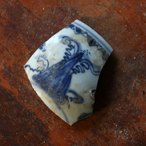 Specimens of blue and white bowl bottom porcelain shards from Jiajing and Wanli in the late Ming Dynasty. Samples of old porcelain shards from the Ming and Qing Dynasties. Blue and white porcelain shards.