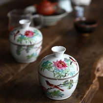 A pair of hand-painted pastel flower and bird lid jars with ginseng jars tea jars candy jars and old lid jars from the late Qing Dynasty and early Republic of China period.