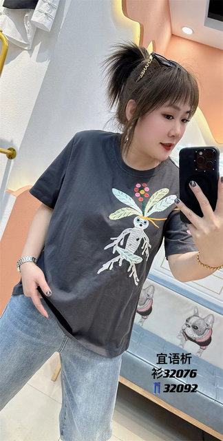 ການວິເຄາະ Yiyu 32076 Summer Plus Size ແມ່ຍິງ 200 Jin Fat Sister Fashionable Slim Cotton Embroidered Short Sleeve T-shirt