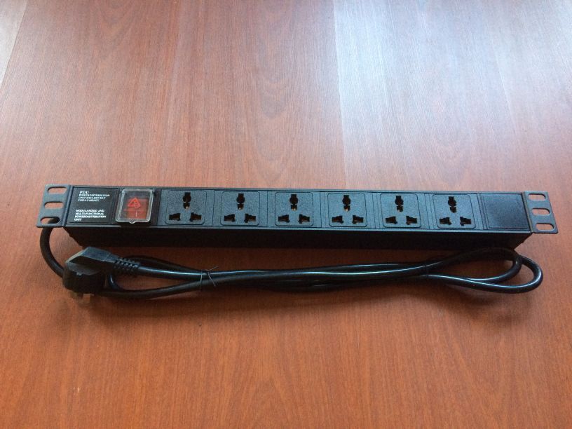 PDU Socket Internet Enclosure PDU Drain 6-10-bit power supply 10-16A HOLE RACK LIGHTNING PROTECTION