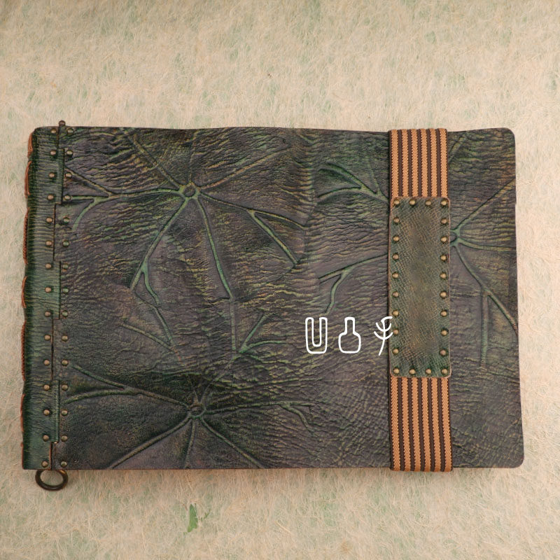 Pure hand-adhesive leather photo album retro high-end DIY album B5 large-capacity baby growth record book