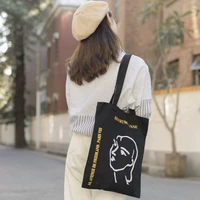 Элегантные черно -черные головы открываются слегка недостатки