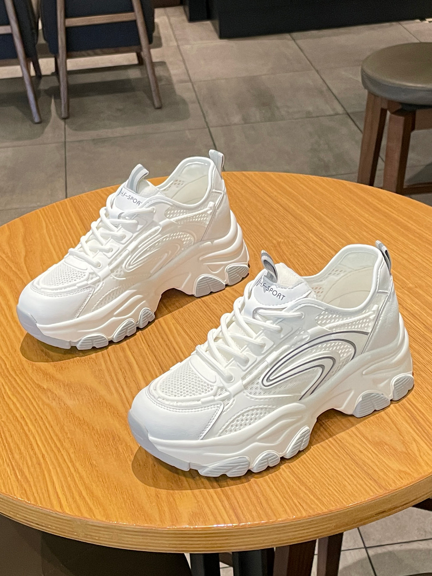 Good to wear without stuffy feet ~ Summer new 100 lap Nets heightening small white shoes casual sneakers women net red tennis shoes breathable