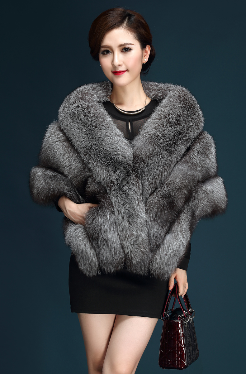 Fur wraps and shawls for women forecast dress in spring in 2019 Fur wraps and shawls for women forecasting dress for spring in 2019