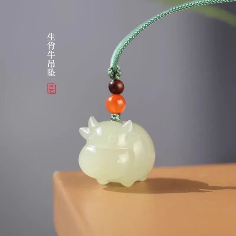 Natural Afghan Jade Three-Dimensional Zodiac Ox Pendant, Twelve Zodiac Charms, Green and White Jade, Suitable for Those Born in the Year of the Rat, Compatible with the Year of the Rat, Pendant Gift