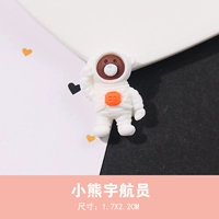 Космонавт, с медвежатами