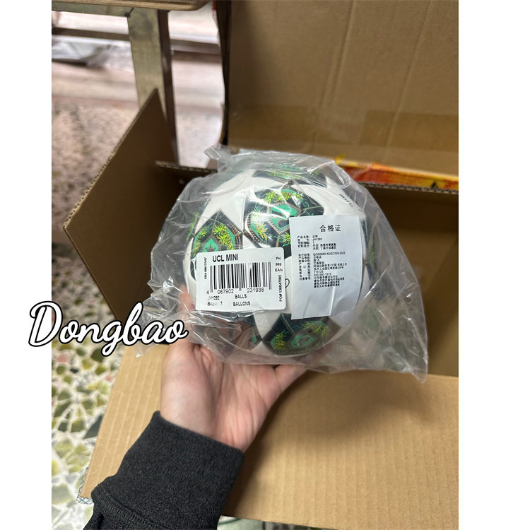 2024爆款种草｜阿迪达斯UCLMINI欧冠迷你足球JH1292，颜值与实力双在线