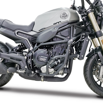 STUNTCX applies the Bennelly juvenile lion 800 guard bar bumper retrofit protective rack anti-fall