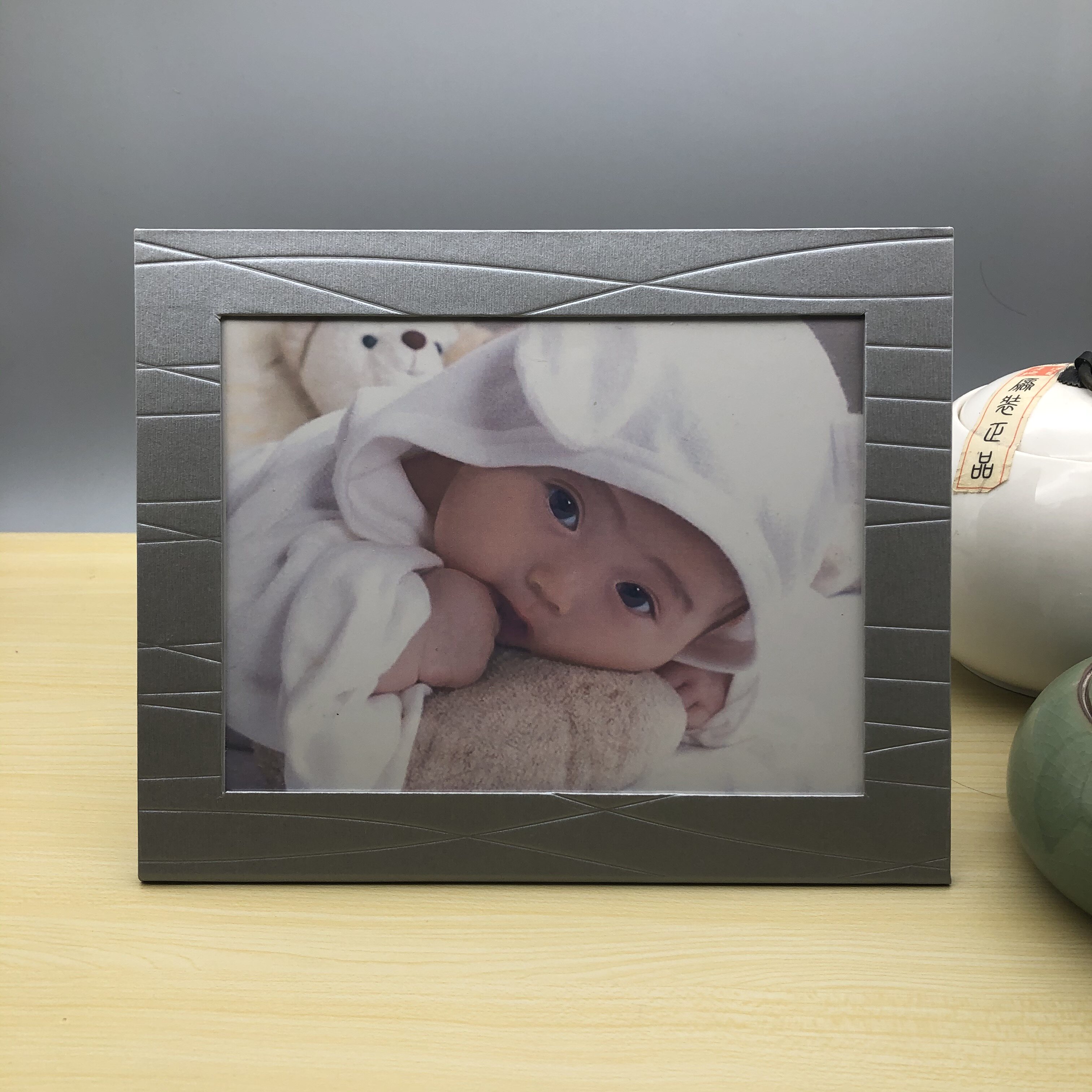 Manufacturers spot 8 inch creative vertical desktop table painting frame cardboard folding paper photo frame logo custom