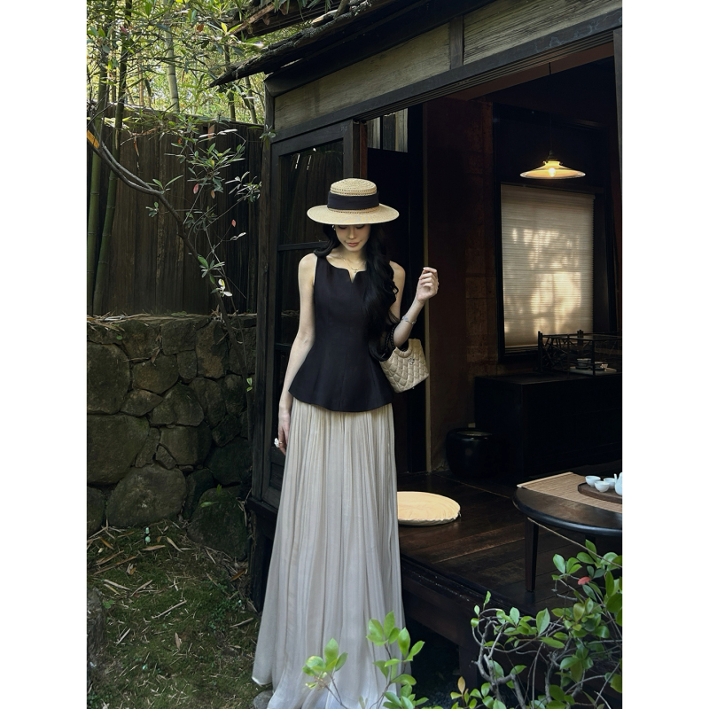 Chuchuelara Women's Summer New Style Vest with Unique and Chic Design, Elegant Waist-Cinching Black Sleeveless Top Chuchuelara Women's Summer New Style Vest with Unique and Chic Design, Elegant Waist-Cinching Black Sleeveless Top