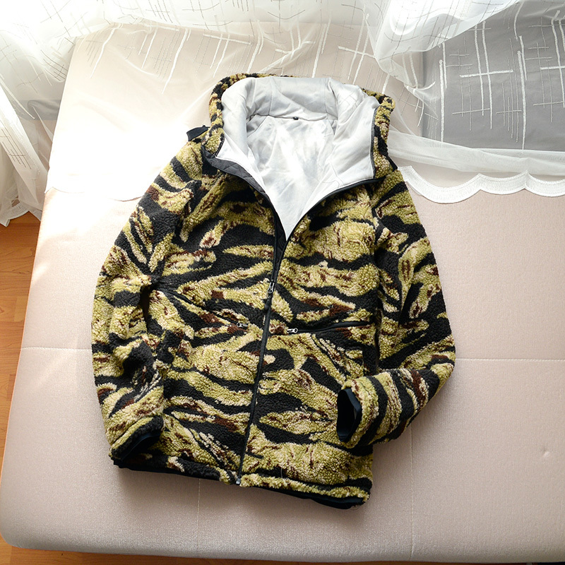 Factory Single Tiger Stripe Pattern Jacket Men's Warm Sweatshirt Outdoor Fleece Jacket Polar Fleece Tactical Jacket Cardigan Jacket