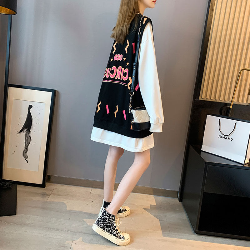 Pregnant women fall coat out fashion small, 2021 new pregnant woman fall leave two shirt thin