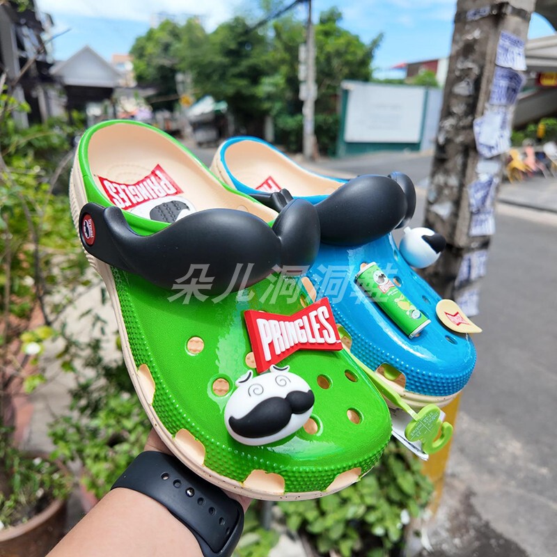 Pringles X Crocs Collaboration Adult Clog Shoes Big Beard Potato Chips Eva Beach Shoes Lazy Sandals Slippers