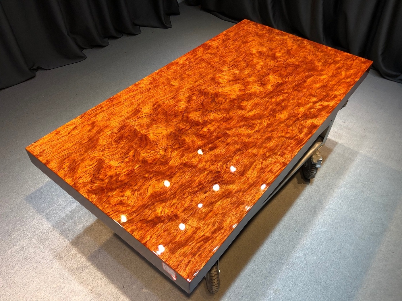 Bahua solid wood large board full square 180 * 95 * 10 3 lap chair tea water cabinet bracket 16600 shipping cost to pay 500