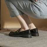 Arc de Triomphe Retro British Wind Leather Shoes Женская 2024 Новая толстая пятка черная толстая густая нижняя буханка Осень Осень Осень Осень