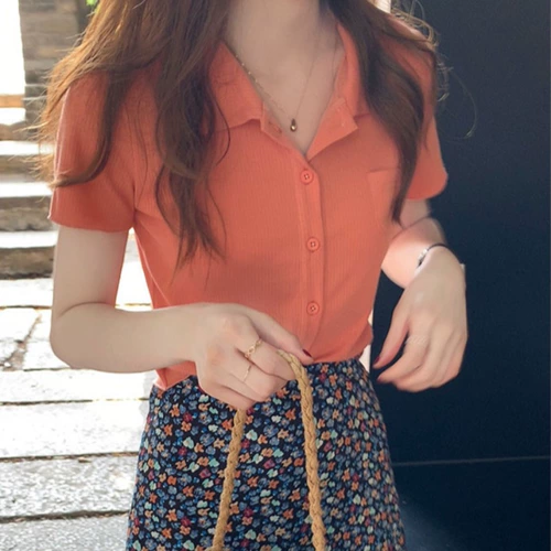 Рыжая короткая летняя тонкая трикотажная футболка с коротким рукавом, облегающий крой