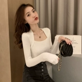 Красный трикотажный демисезонный сексуальный свитер, облегающий крой