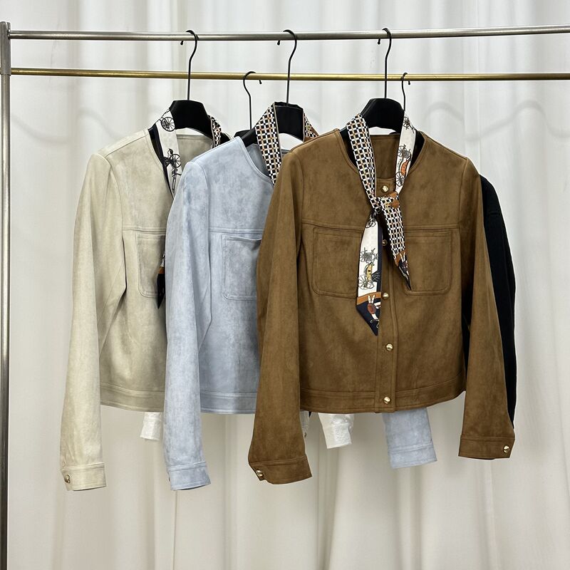 High-End and Elegant Suede Baseball Jacket Short Coat for Women, Autumn Loose Fit, Slimming Single-Breasted Jacket with Scarf