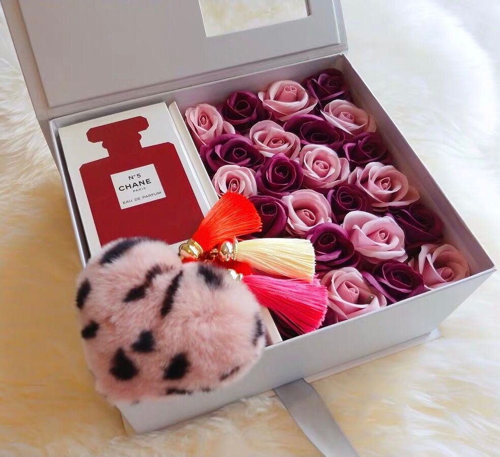 Valentine's Day to send flowers girl surprise with gift floral box Soap Rose Gift Box Girlfriend Girlfriends Wedding Gifts