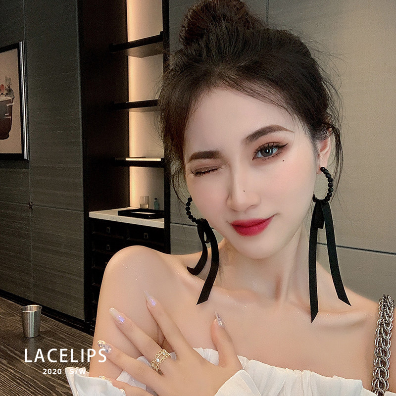 Sexy black ribbon beaded ring cold wind long version earrings European and American Net red exaggerated high-grade atmospheric earrings