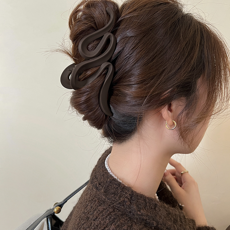 メイラードの紹介 ~ つや消しグリッパー ラージ ハイエンド ヘアクリップ 女性用 2024 新しい後頭部シャーク クリップ ヘア アクセサリー