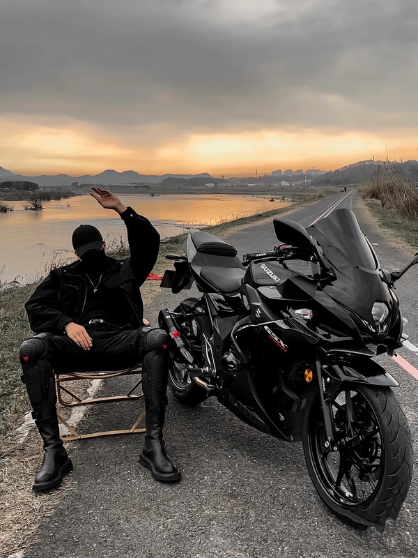The New Model of the National Standard Iv Suzuki Gsx250, Dual-Cylinder Water-Cooled, Electric-Injected, Chunfeng Sr250 Horizon Sports Bike, Can Be Registered as a Motorcycle