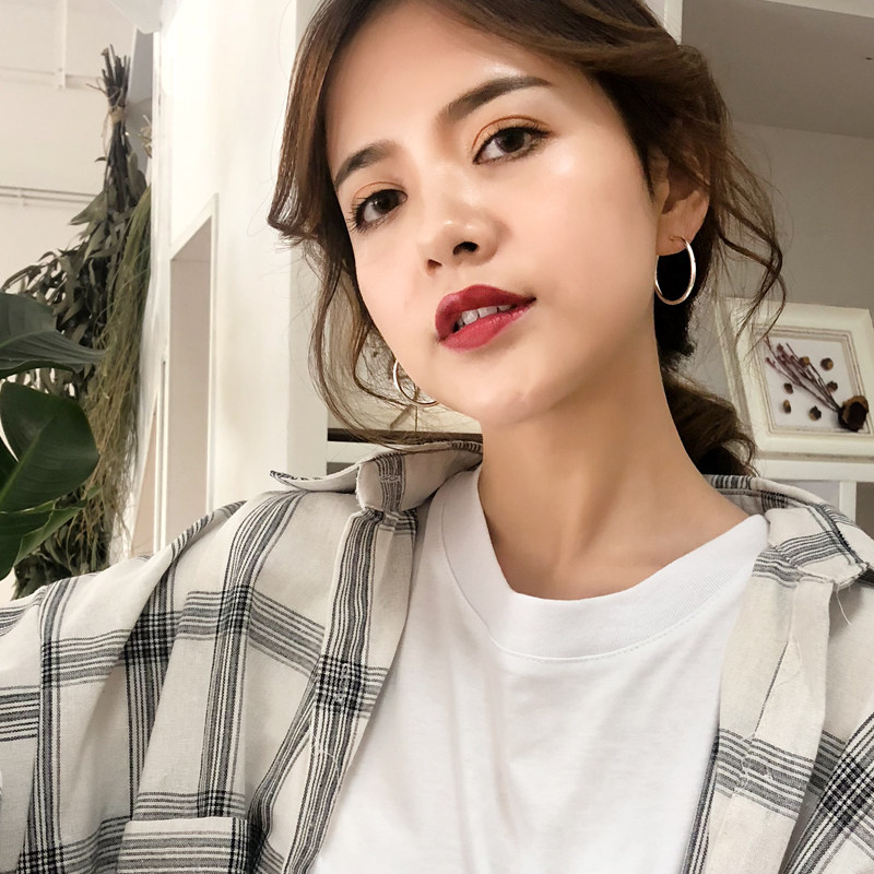 Whole body sterling silver earrings large circle hoop earrings Korean temperament simple earrings female European and American atmospheric exaggerated earrings