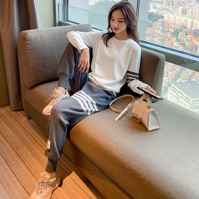 Early Spring Stylish Four-Stripe Slim-Fit Two-Piece Knit Sweater Set for Women, New for Spring and Autumn 2026