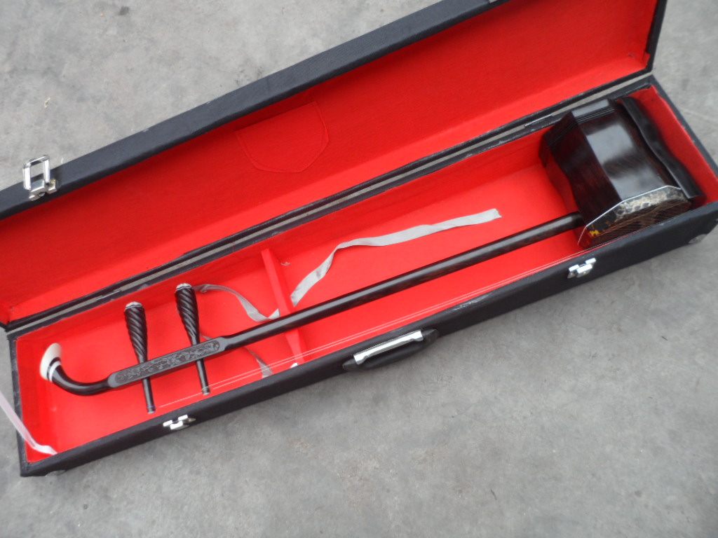 Ebony elbow in the beard, refined, complimentary case and accessories