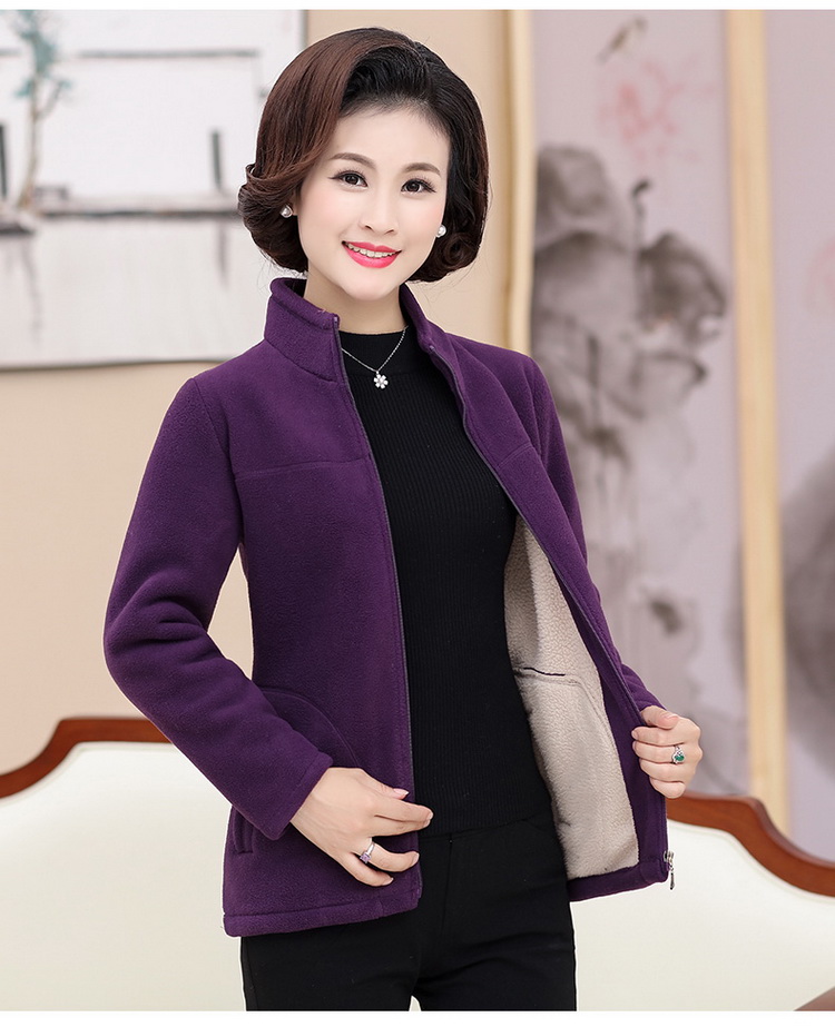 Áo khoác nữ trung niên mùa thu và mùa đông mẹ tải kích thước lớn cộng với áo len lông cừu màu rắn áo nữ trung niên