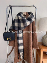 Adongs 23-year-old new winter style has a lazy and comfortable atmosphere a soft and skin-friendly large plaid Korean style tassel scarf