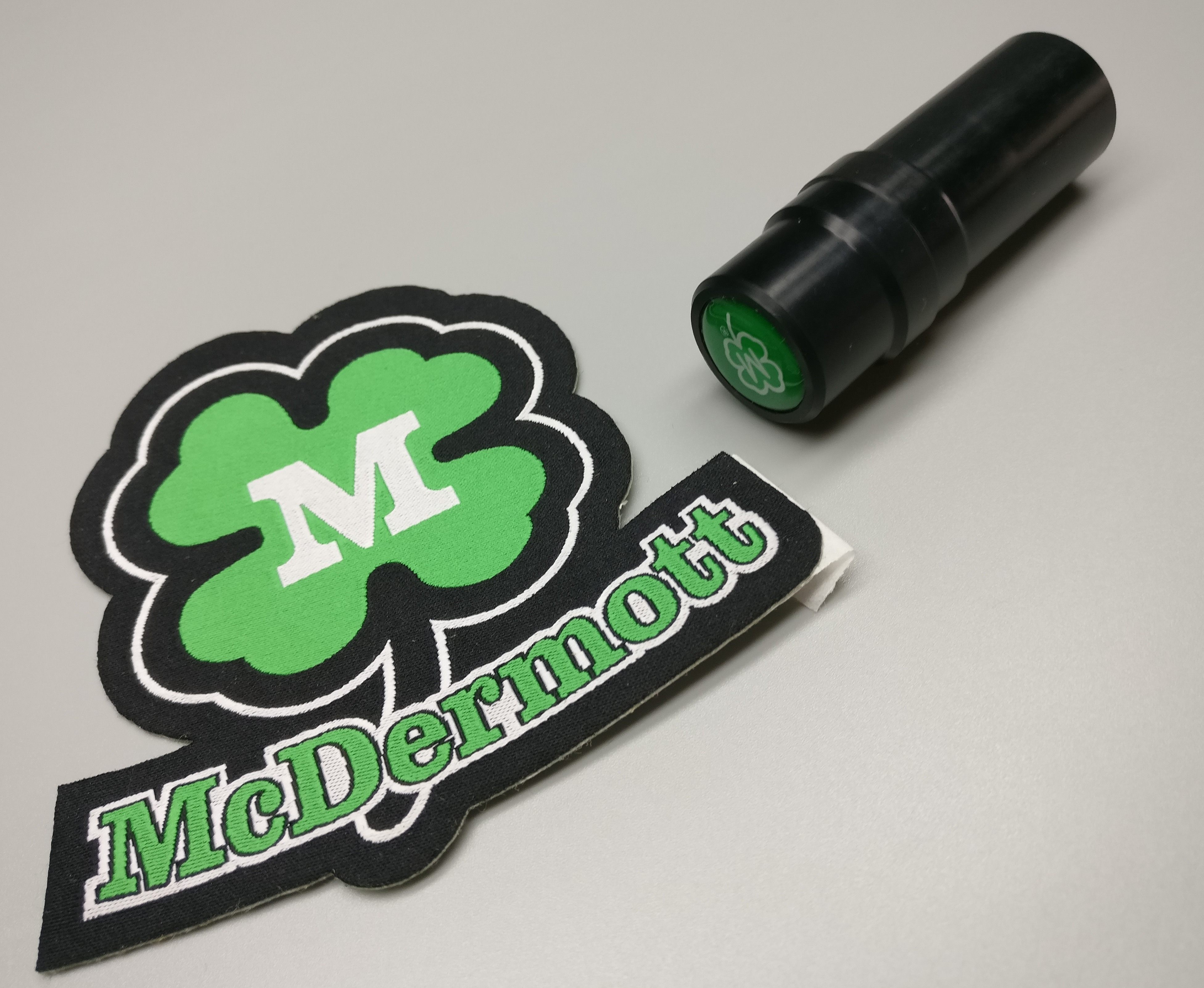 U.S. Imported McDermott Plum Blossom Cards Pool Cards Original Plastic Steel Tooth Plastic Protective Cover