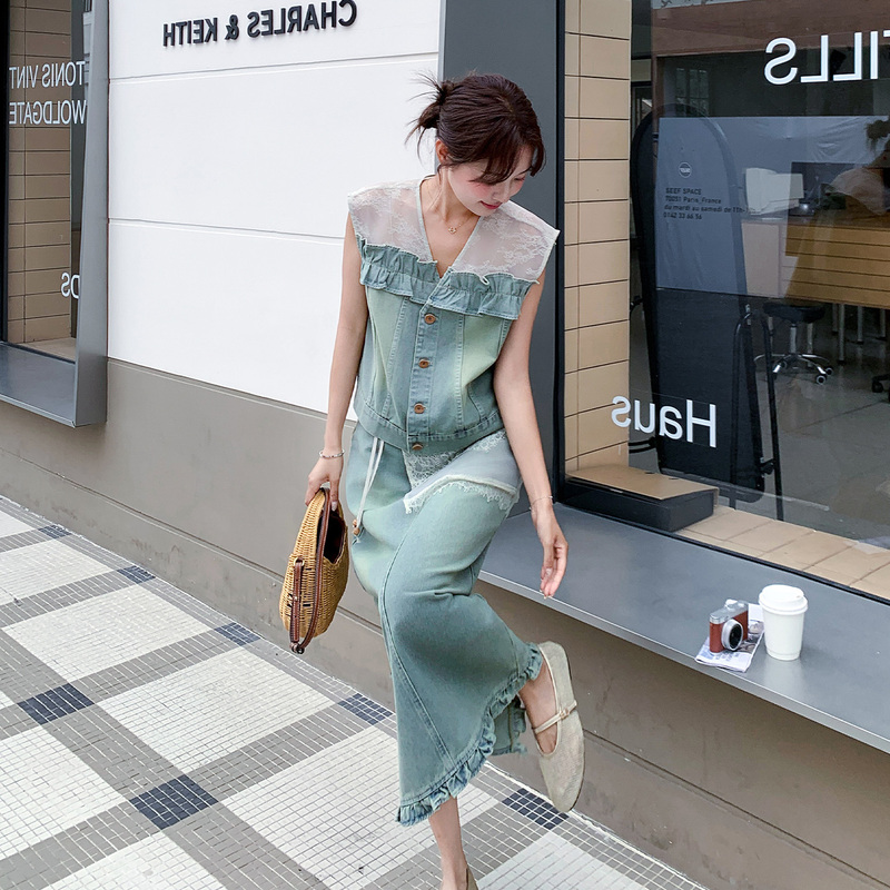 Blue Socialite Style Lace Splicing Denim Vest Suit for Women 2026 New Summer Hip-Hugging Skirt Two-Piece Set