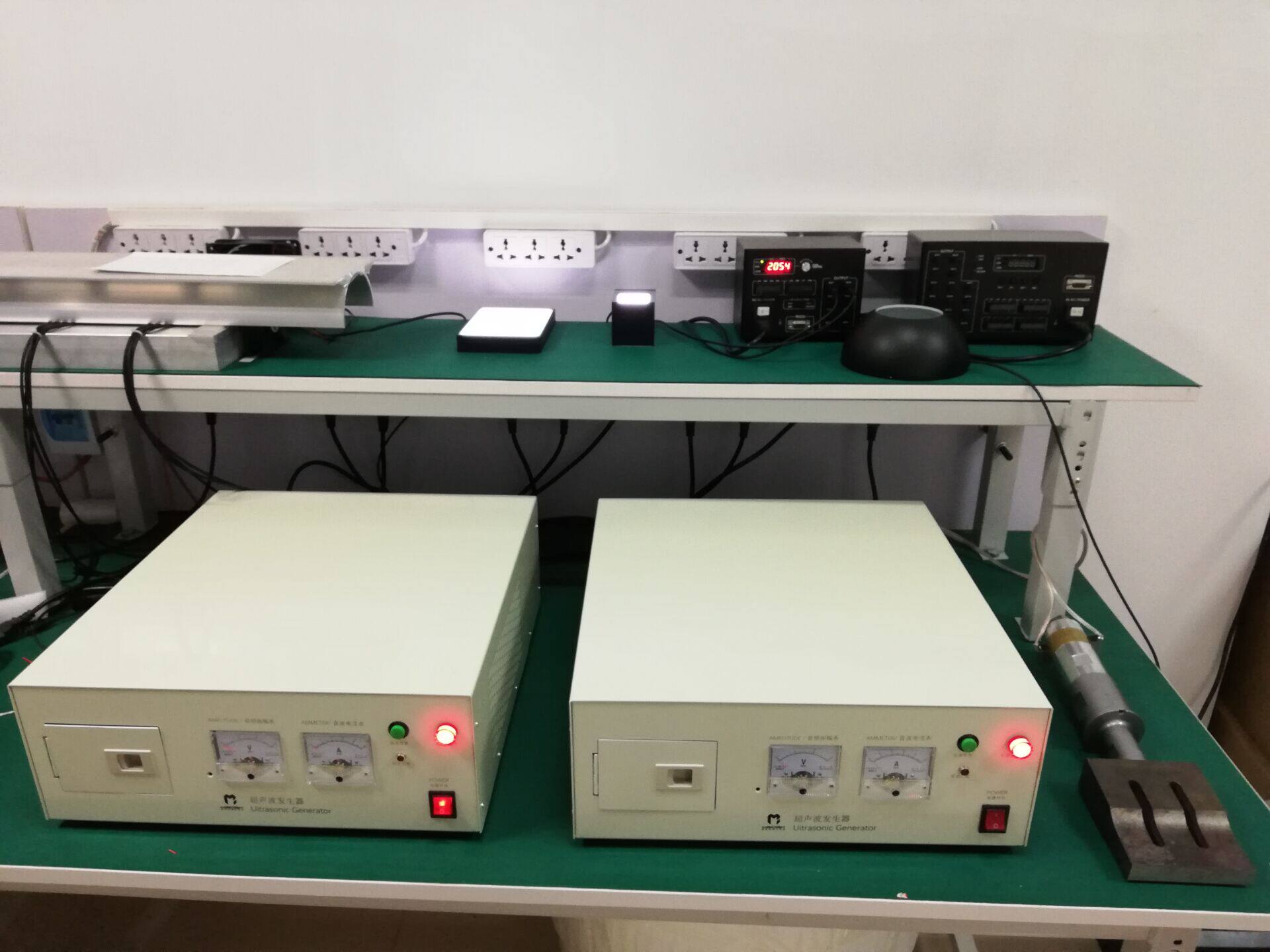 20K 2000W mask machine ultrasonic transducer with vibrator steel die N95 mask pressed edge welding ear strap