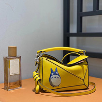 Spirited With Chihiro Totoro co-branded puzzle elf briquette splicing calfskin one-shoulder diagonal cross-handle