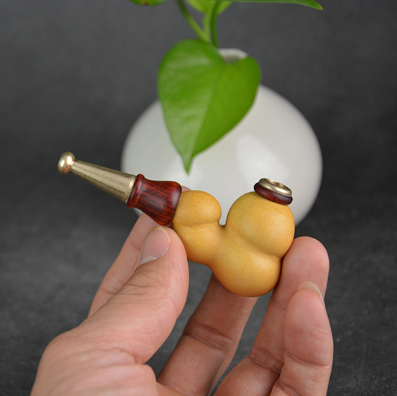 Thick and thin dual-purpose golden toad natural gourd filter cigarette holder can be washed with water filter hand twisted gourd can be used as handle