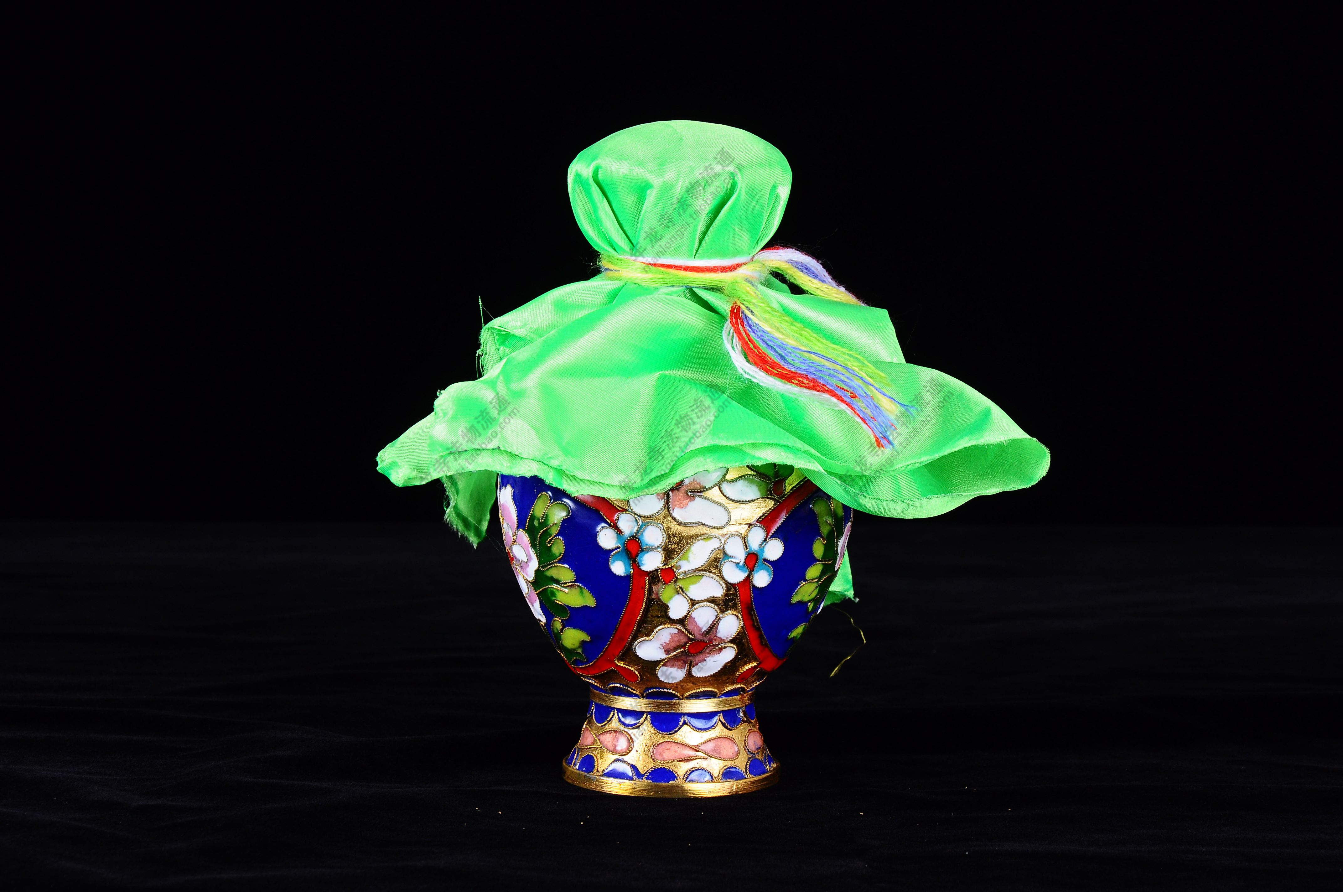 Nian Long Temple Green Tara Aquarius Buddhist Hall Offerings Dharma Artifact Offerings Treasure Vase has been stored