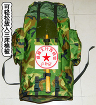 Red collectors outsourced large-capacity hiking in old-fashioned cold areas with backbags
