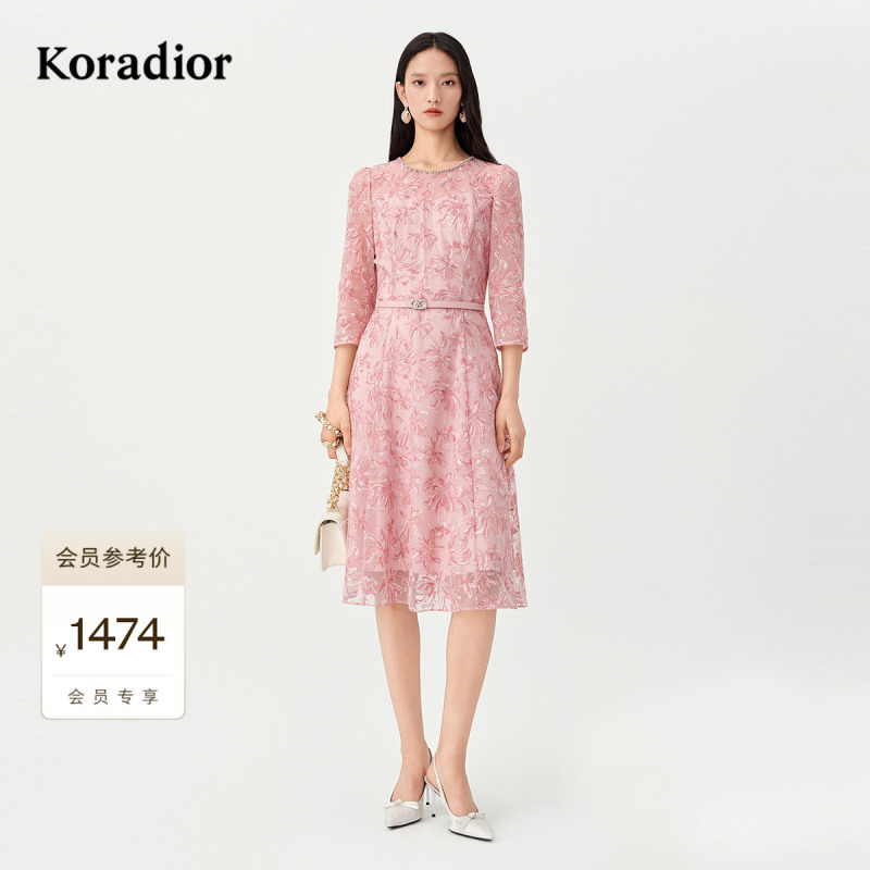 Kolaidier Palace Style Rose Embroidery Lace Three-Quarter Sleeve Waist-Tightening Dress 2026 Spring New Collection