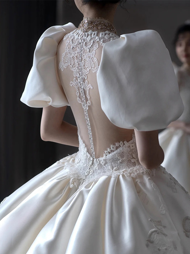 Satin wedding dress 2021 new bride French temperament high-end retro simple court style thin tail out of the yarn