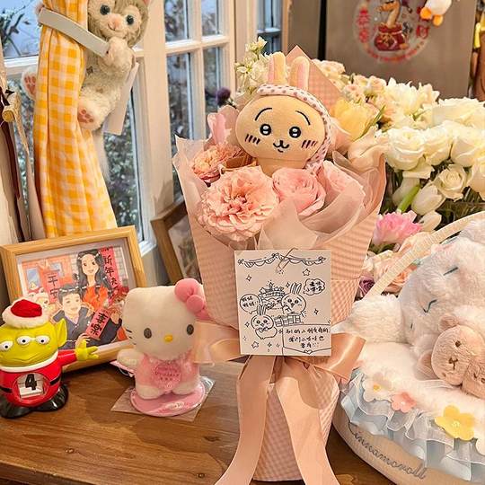 Bonito ramo de muñecas Usaki, ramo de chiikawa, flor de dibujos animados, producto terminado, práctico regalo de cumpleaños y San Valentín