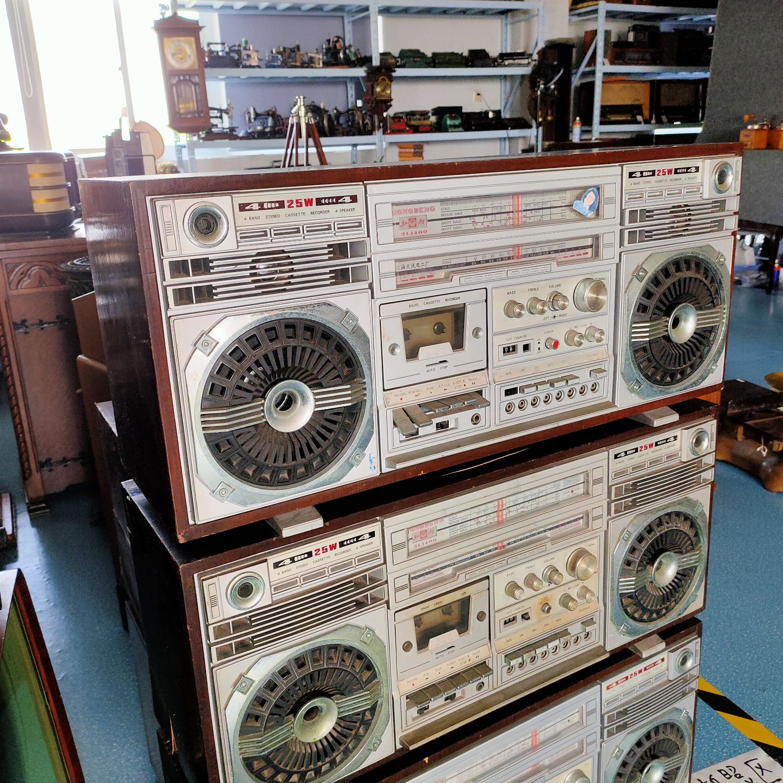 Nostalgic old objects large red light wooden shell tape cassette recorder Folk collection Retro decoration rare ornaments